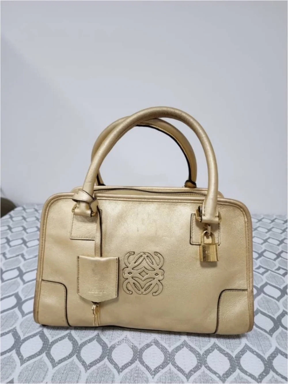 Authentic LOEWE Metallic Goatskin Amazona 36 Shoulder Bag Gold